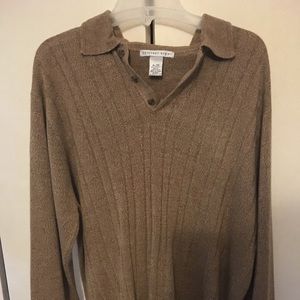 Geoffrey Beene Sweater polo style.